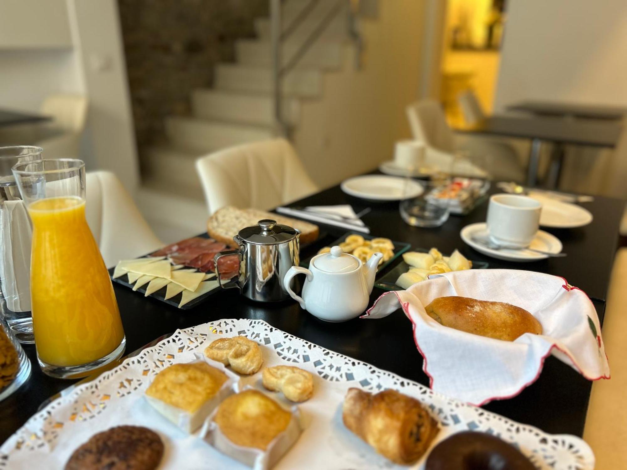 Hostal Somnis Suria Екстер'єр фото
